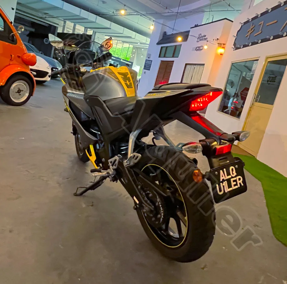 Yamaha R15 V3